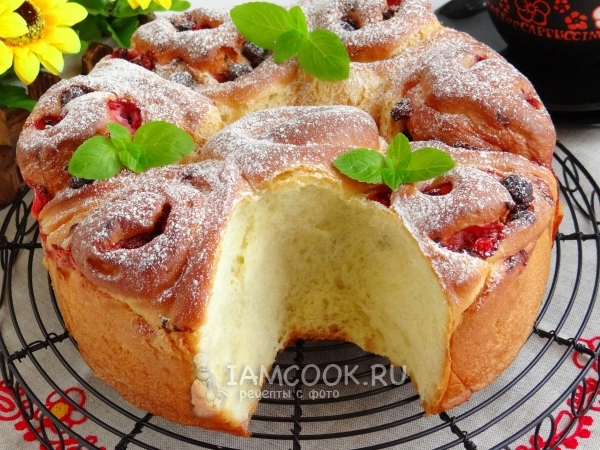 Пирог с клубникой и шоколадом