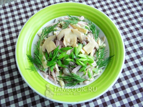 Украсить салат зеленью