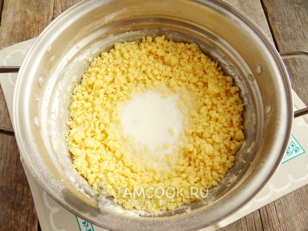 Влить молоко