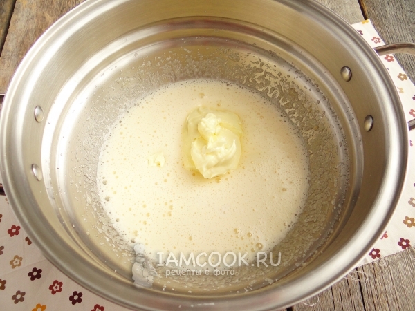 Положить сливочное масло