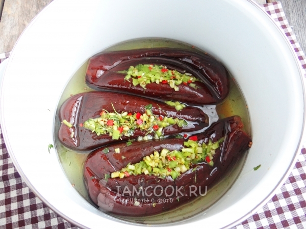 Снять с баклажанов груз