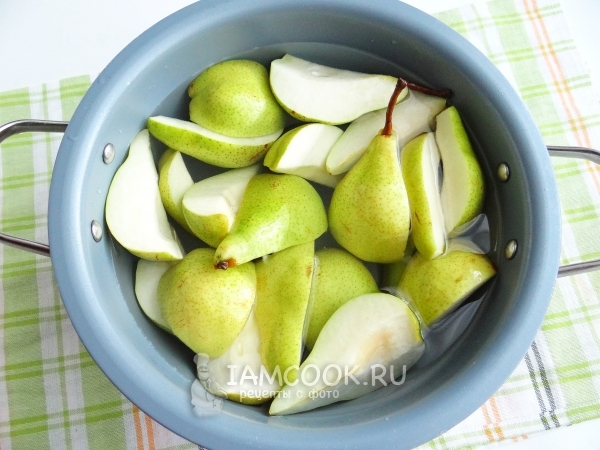 Положить груши в маринад