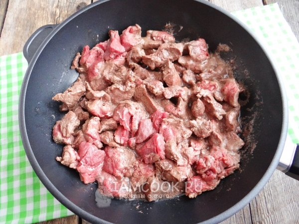 Обжарить мясо