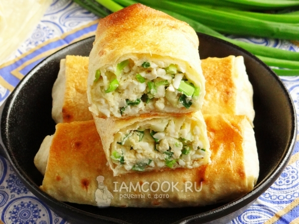 Готовые пирожки из лаваша с яйцом и луком