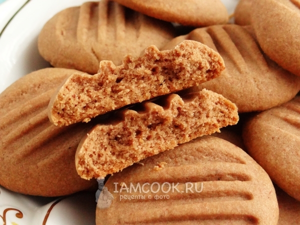 Готовое песочное печенье с шоколадным пудингом