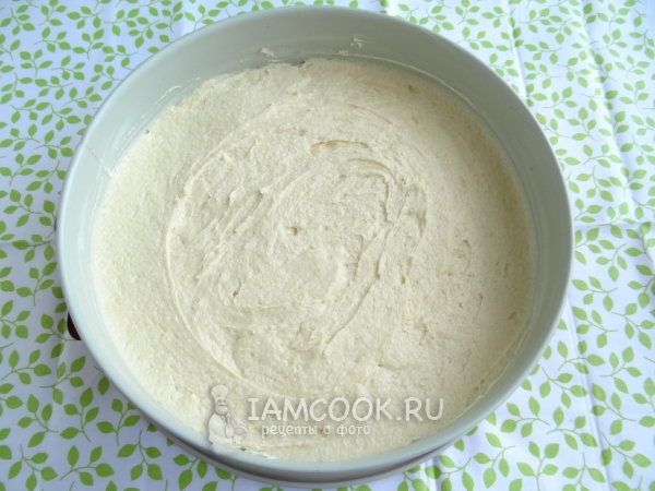 Выложить в форму тесто