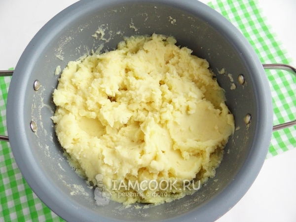 Размешать картофельную массу