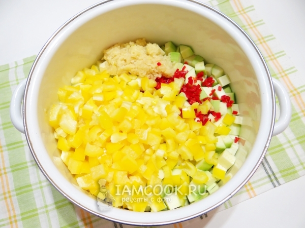 Соединить овощи