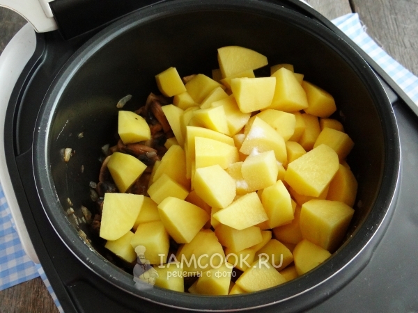 Положить картофель