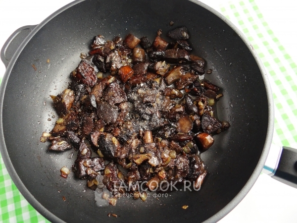 Всыпать соль и перец