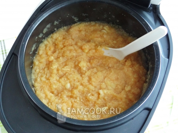 Размешать яблочное пюре