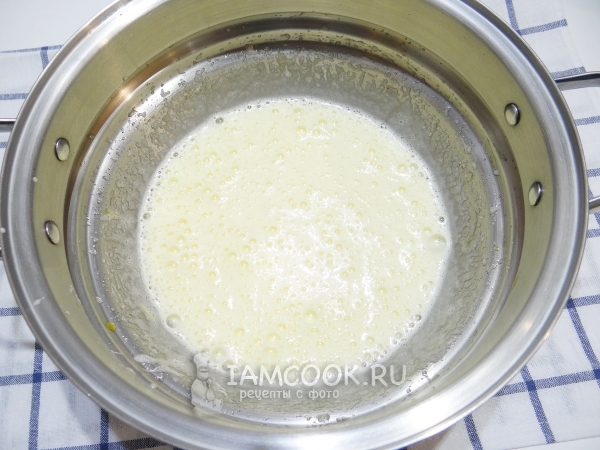 Взбить яйца с сахаром