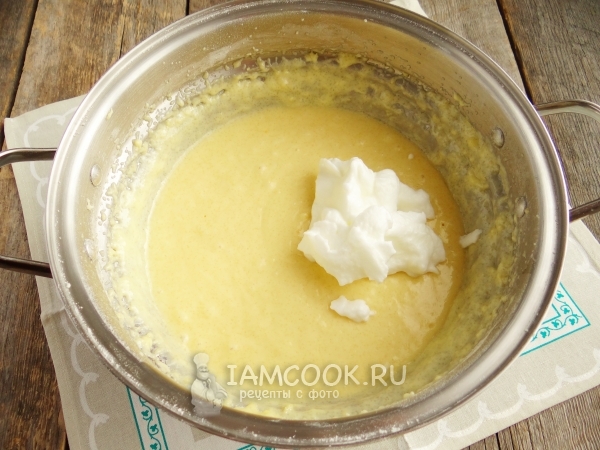 Ввести белки в тесто