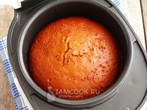 Готовая постная коврижка с вареньем в мультиварке