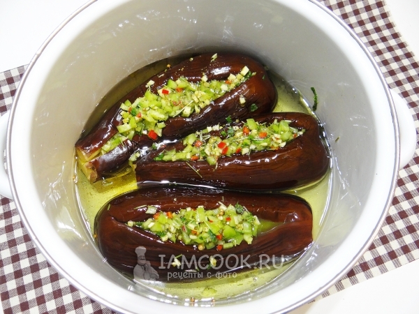 Влить масло