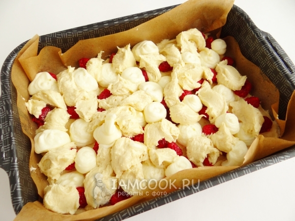 Выложить остальную сырную массу