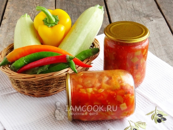 Готовый салат «Тещин язык» из кабачков на зиму