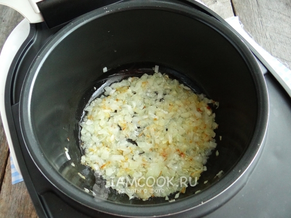 Обжарить лук