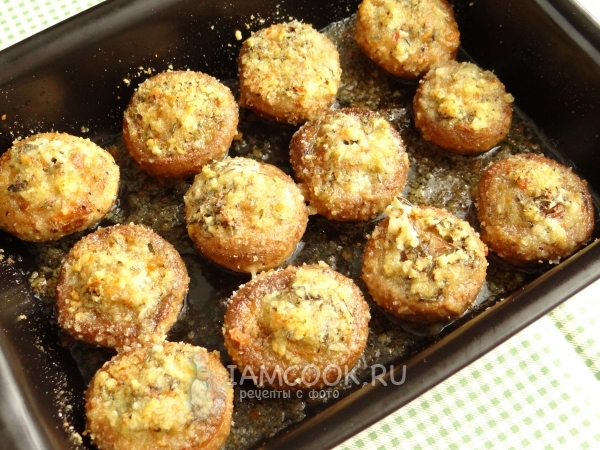 Готовые шампиньоны, запеченные с чесноком и тимьяном