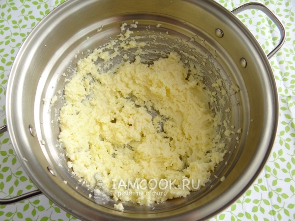 Взбить масло с сахаром