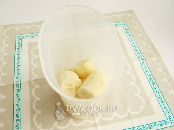 Порезать банан на кусочки