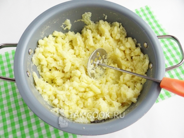 Размять картофель
