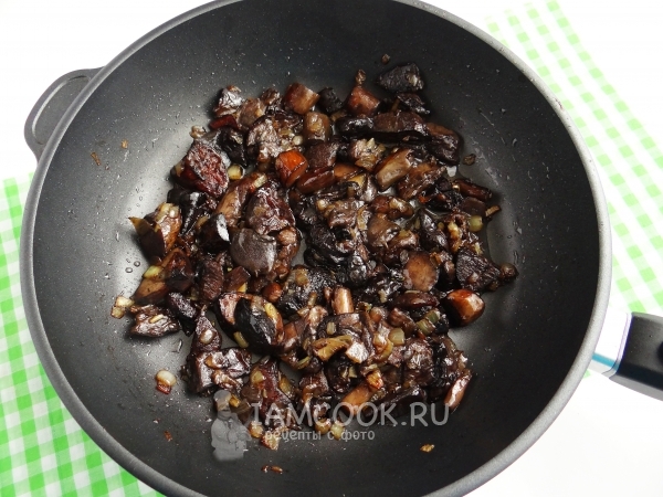 Пожарить грибы с луком