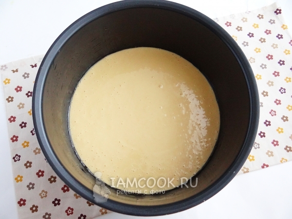 Перелить тесто в чашу