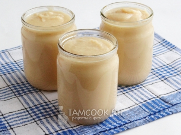 Раскладываем пюре по банкам