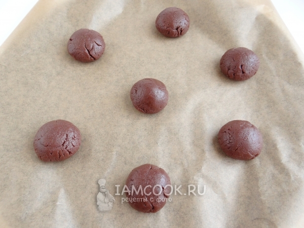 Скатать из теста шарики