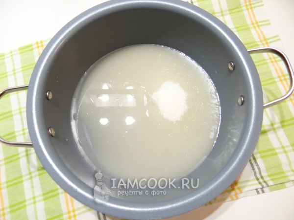 Соединить воду с сахаром