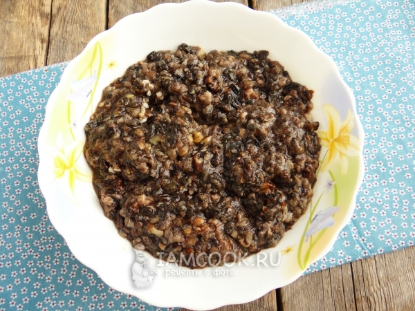 Перекрутить грибы на мясорубке