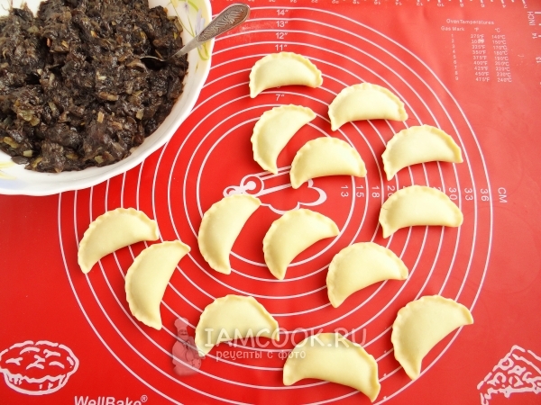 Слепить вареники