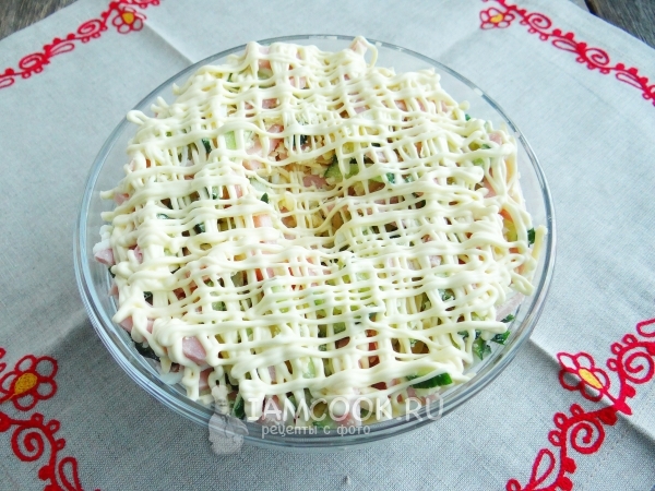 Полить майонезом