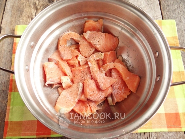 Всыпать соль и перец