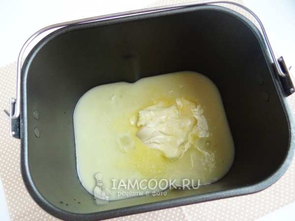 Положить масло