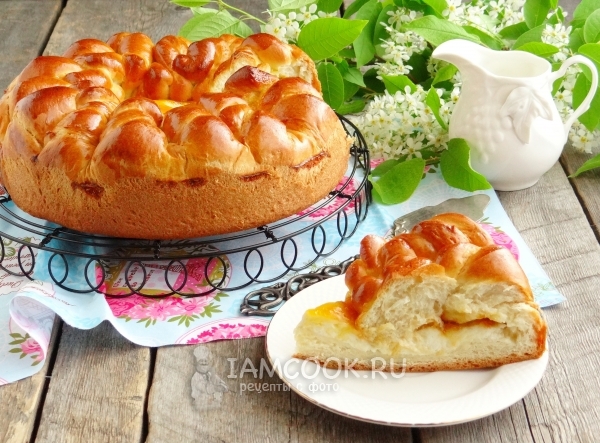 Пирог со сливочным сыром и джемом