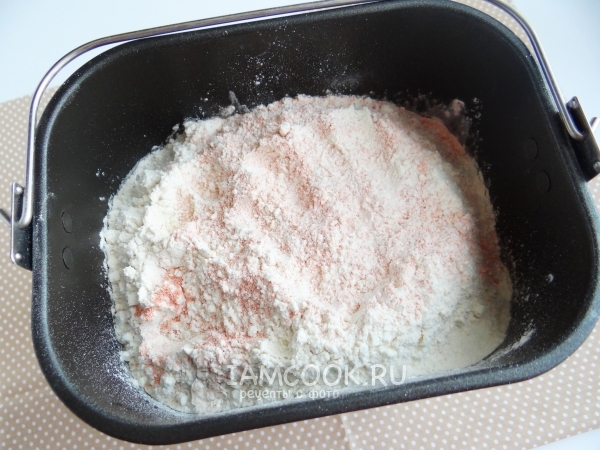 Всыпать муку с дрожжами