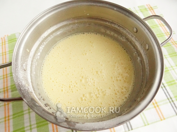 Добавить йогурт и масло