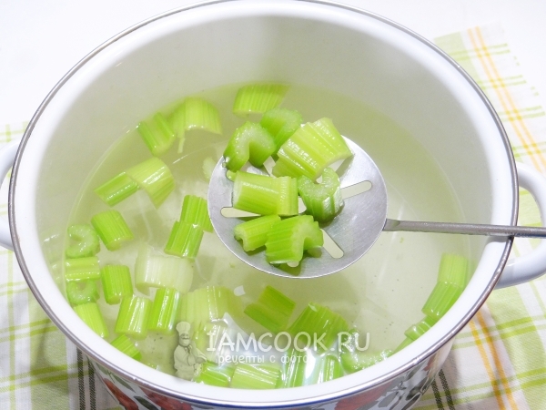 Достать сельдерей