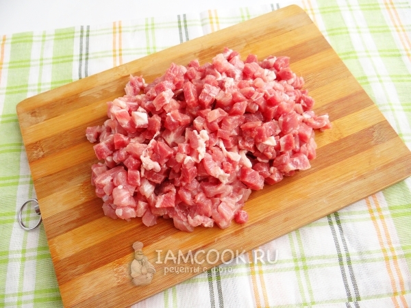 Нарезали мясо