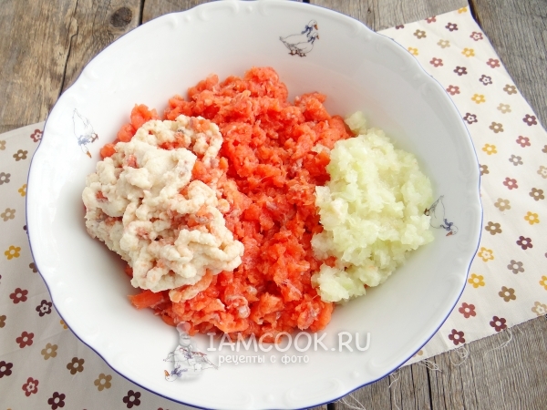 Пропустили через мясорубку компоненты фарша