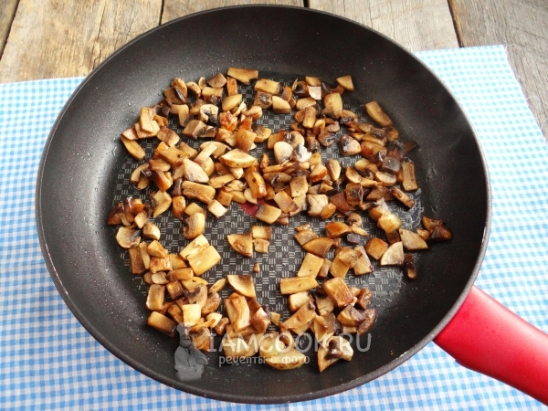 Обжарить грибы