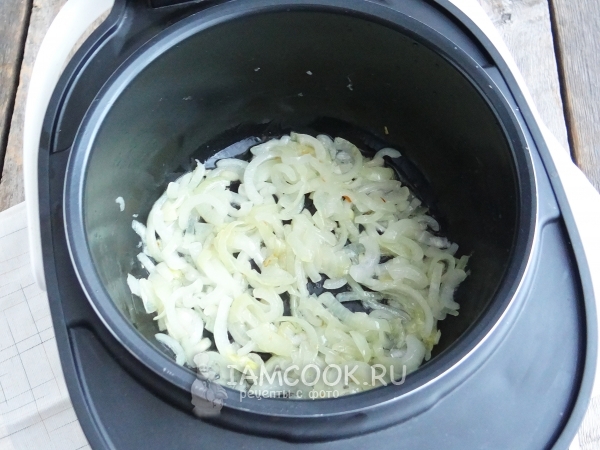 Обжарить лук