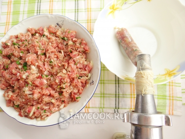 Делаем купаты через мясорубку