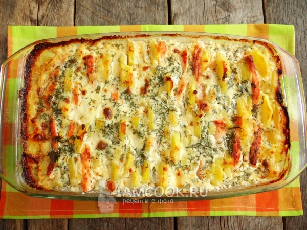 Запечь рыбу с картофелем в духовке