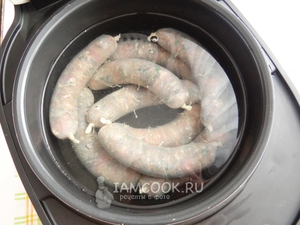 Положили купаты в воду в мультиварке