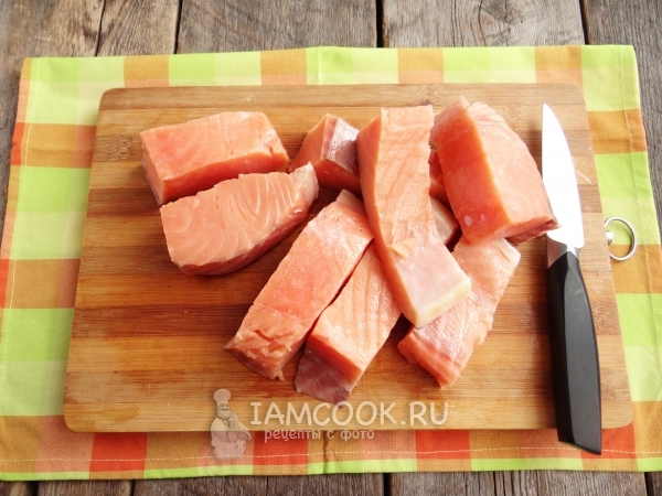 Порезать семгу