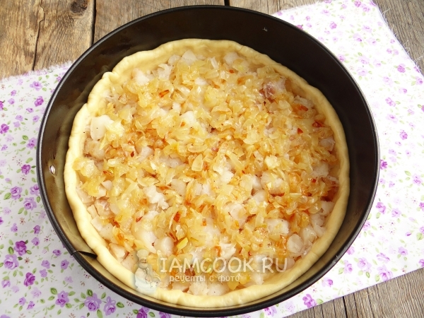 Выложить жареный лук