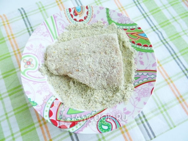 Обвалять филе в панировке